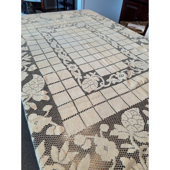 Vintage Ecru / tan lace 70x58 Tablecloth MCM Rectangle - Picture 9 of 10